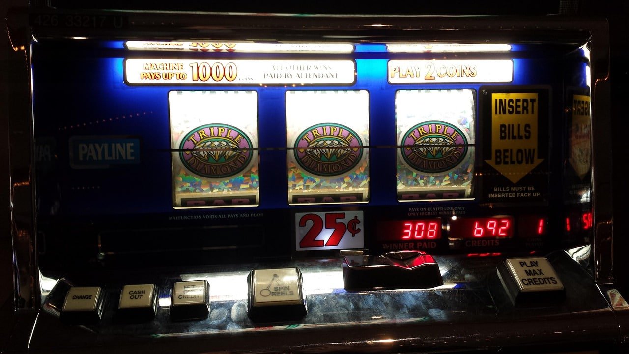 ov777 ဘင်ဂို Bingo card နံပါတ်များ mark ပြုလုပ်နေသောပုံ